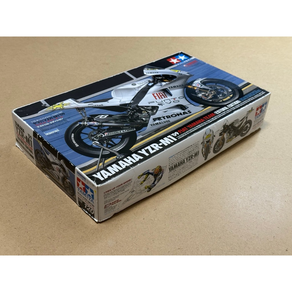 Tamiya 14120 - Yamaha YZR-M1 ´09 Fiat Yamaha Team (Estoril Edition)