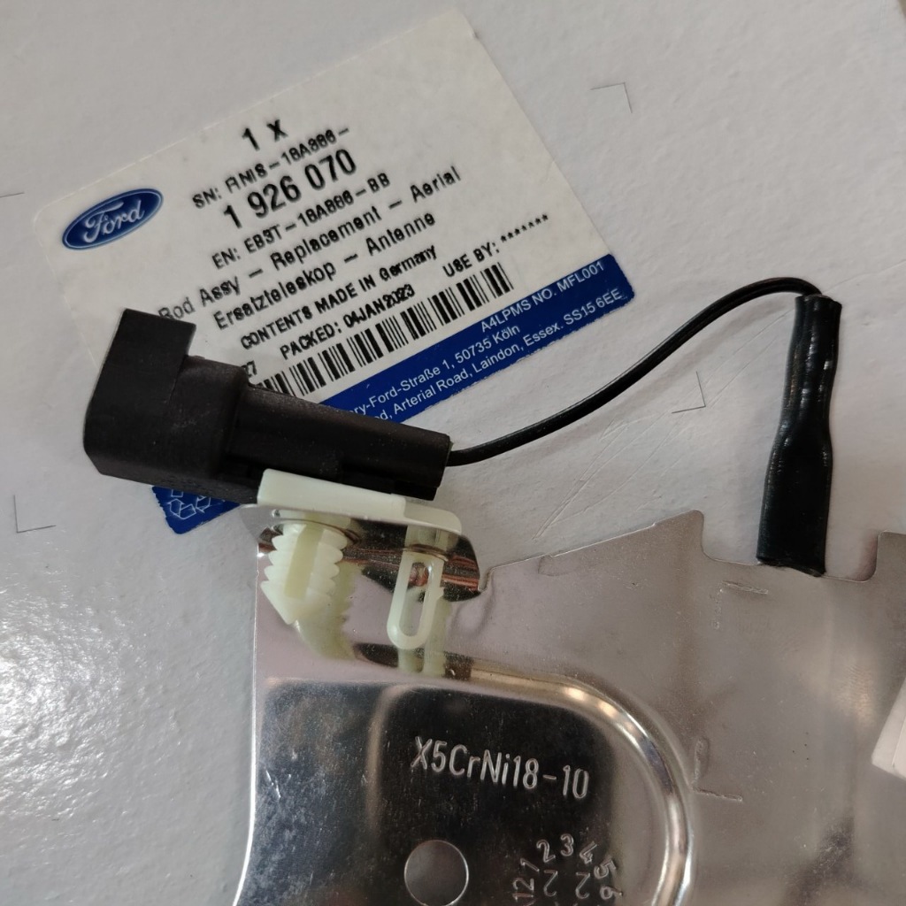 #แท้งานศูนย์100% เสาอากาศเรดาร์ ตัวรับสัญญาณ สำหรับรถยนต์ FORD RANGER PX  (EB3T-18A886-BB) FORD