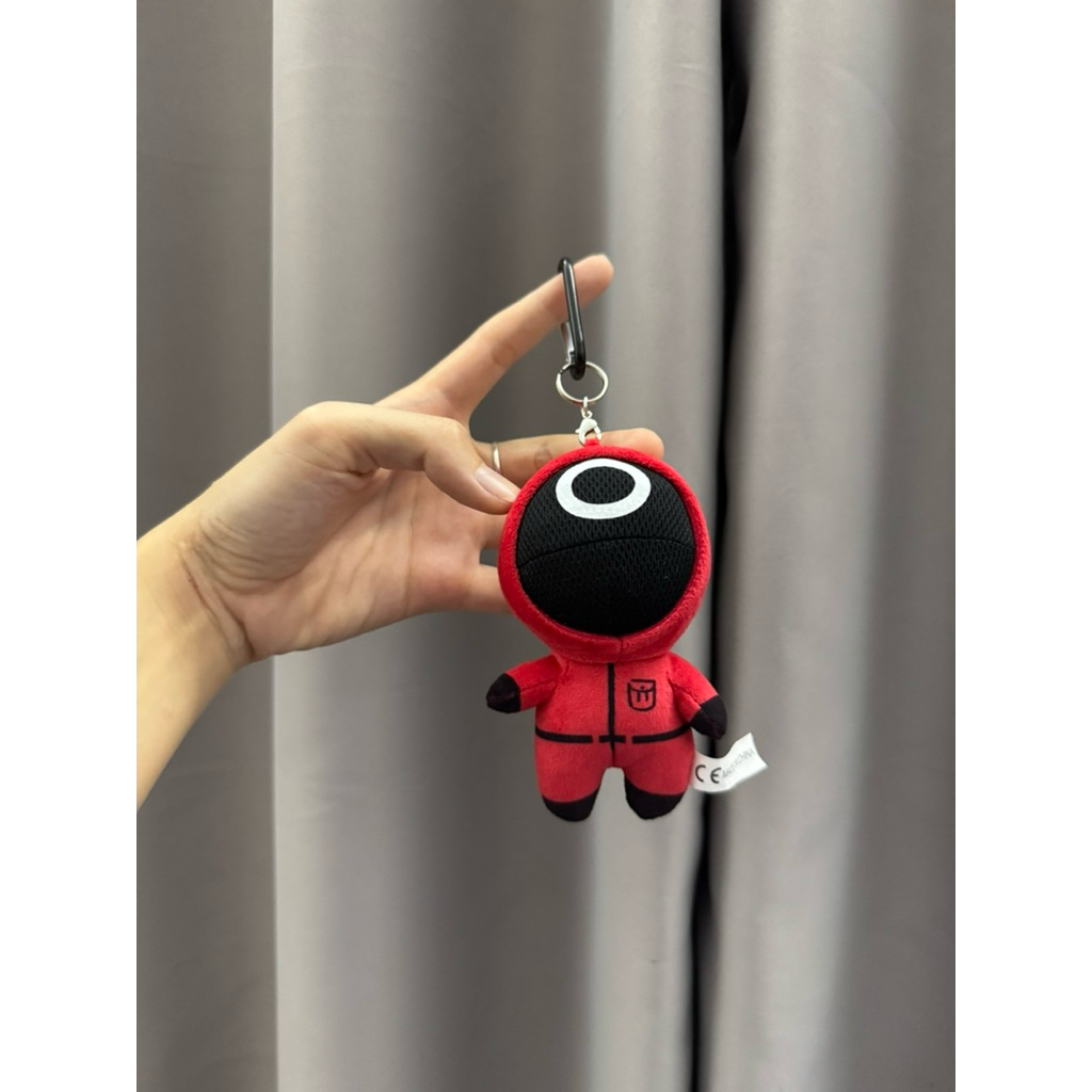 พวงกุญแจตุ๊กตาจากซีรีส์ Squid Game มือสอง