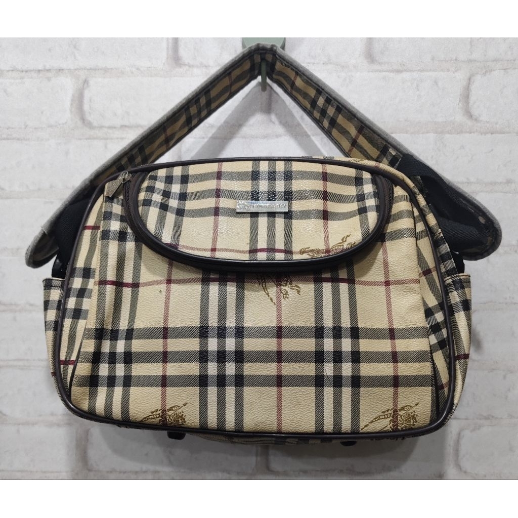 กระเป๋าแบรนด์เนมวินเทจจาก Burberry รุ่น Vintage Check And Leather Crossbody Bag 13x5.5x9.5" ตำหนิ 1 