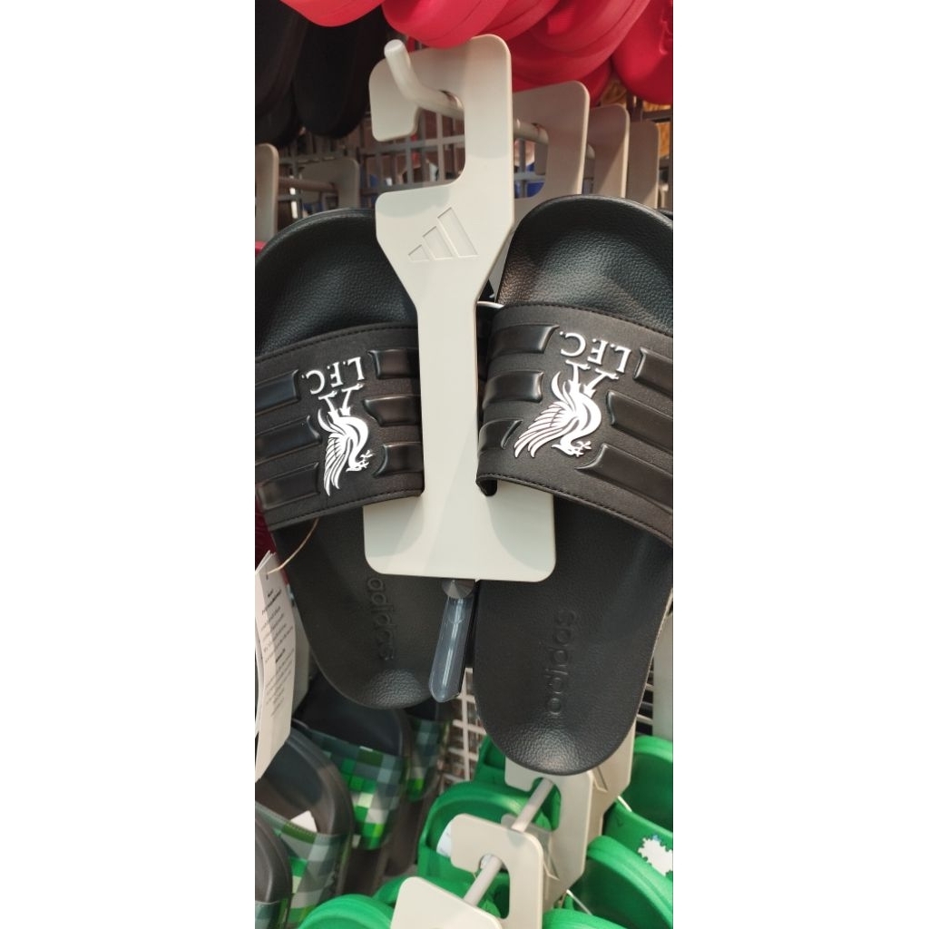 รองเท้าแตะ อดิดาส ลิเวอร์พูล สีดำ Adidas Liverpool Adilette Shower ของแท้ มือ1 ป้ายไทย ราคา ถูกที่สุด ดีลบีเคเค รูปภาพหลัก