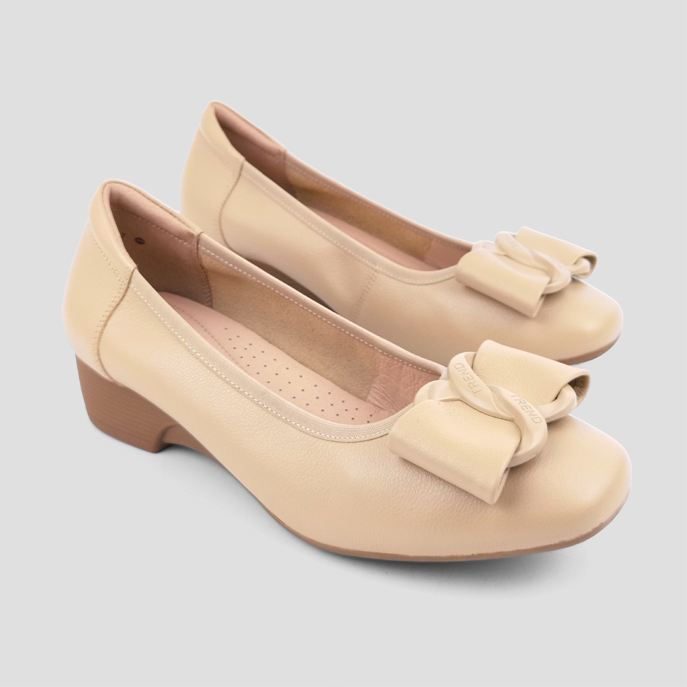 TREND รองเท้าหนังแท้/รองเท้าส้นเตารีด ส้น 3.3 CM. รุ่น BIANCA สี TAUPE | รองเท้าคัทชู ผู้หญิง
