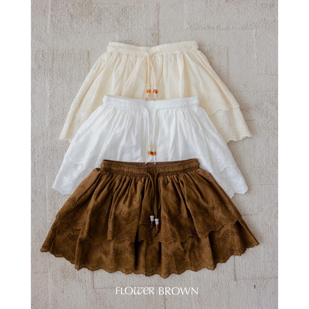 Flower brown : Lace bead skirt กระโปรงสั้นคอนตอนฉลุ