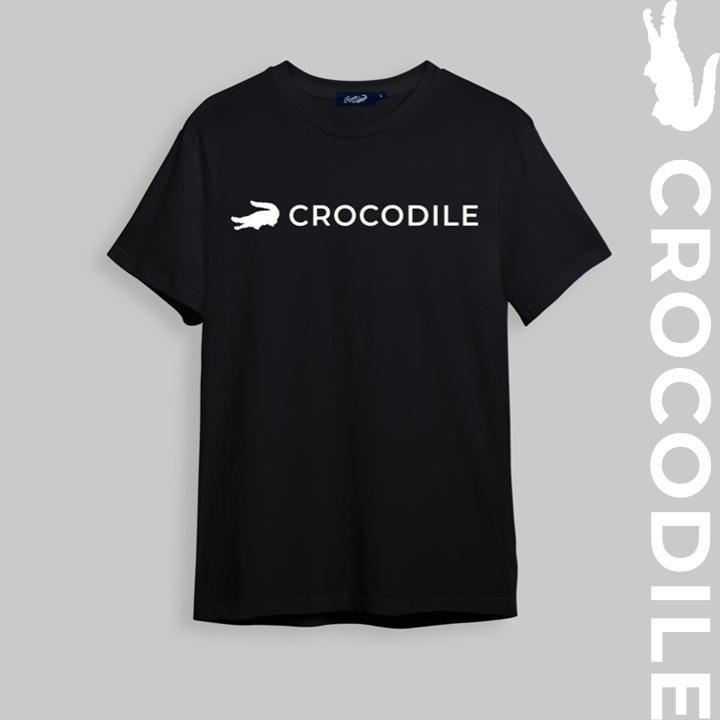CROCODILE MEN CUSTOM FIT CREW NECK T-SHIRT WITH GRAPHIC PRINT เสื้อยืดผู้ชายคอกลมทรงคัสตอมลายกราฟฟิค