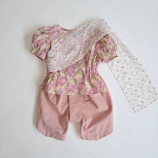 ชุดไทยเด็กหญิงลายดอกทิวลิป