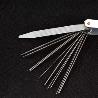 ชุดตะไบแต่งน็อตและหย่องกีตาร์ (Guitar Nut Slotting File Set) เป็นเครื่องมือสำหรับซ่อมบำรุงและปรับแต่งกีตาร์