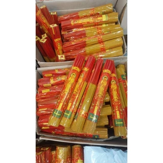 ธูปยาว 32 เซนติเมตร 10 ห่อ ห่อละ 200 กรัม มีกลิ่นให้เลือก 5 กลิ่นแถมธูปเสี่ยงโชคทุกห่อ