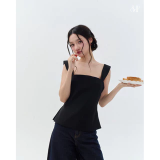 DANICA TOP (เฉพาะเสื้อ) เสื้อสายเดี่ยวทรงคลีน ดีเทลสายเฉียงที่ไหล่เพิ่มดีไซน์ แหวกด้านข้าง