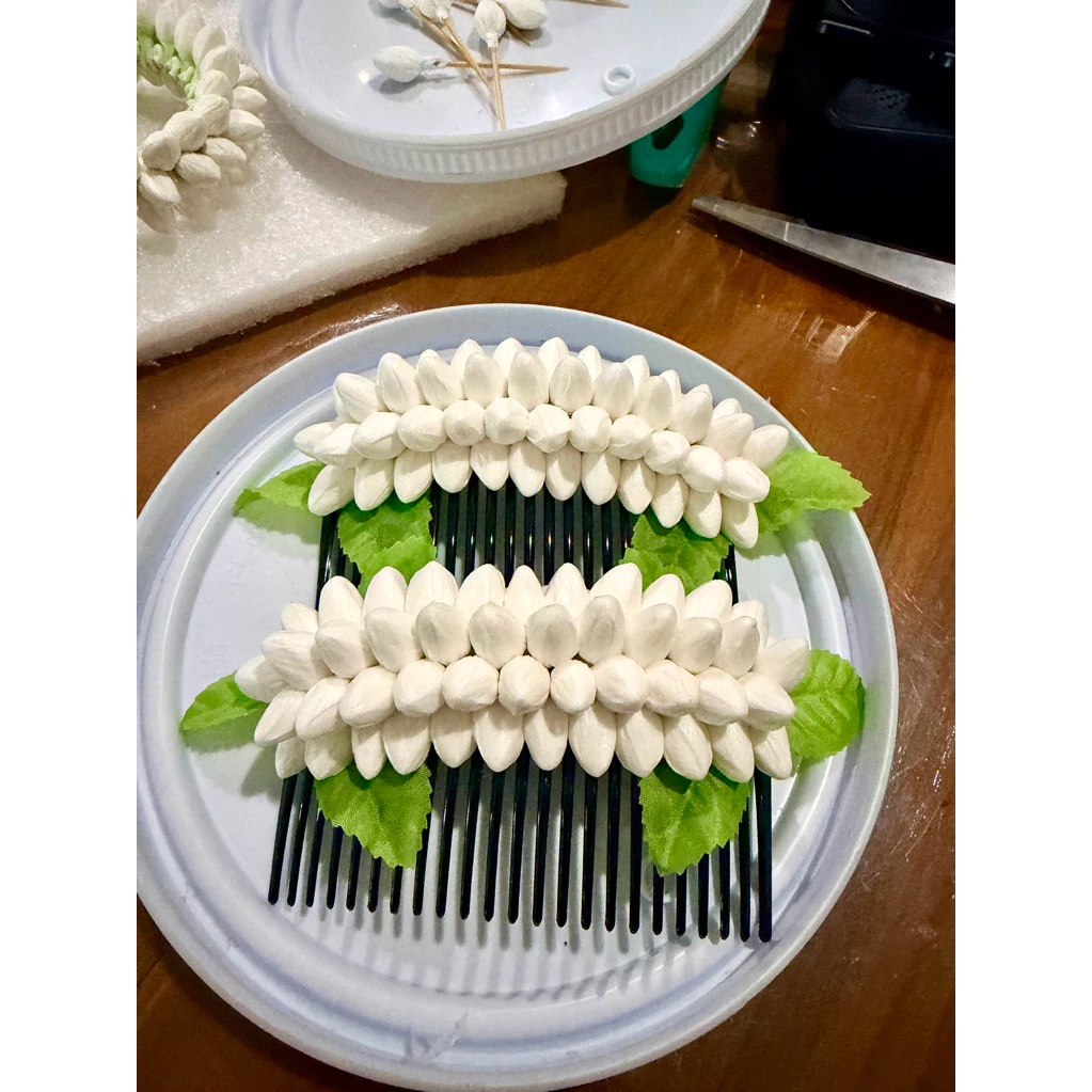 หวีสับผมดอกมะลิทิชชู่ ตูมและแย้ม