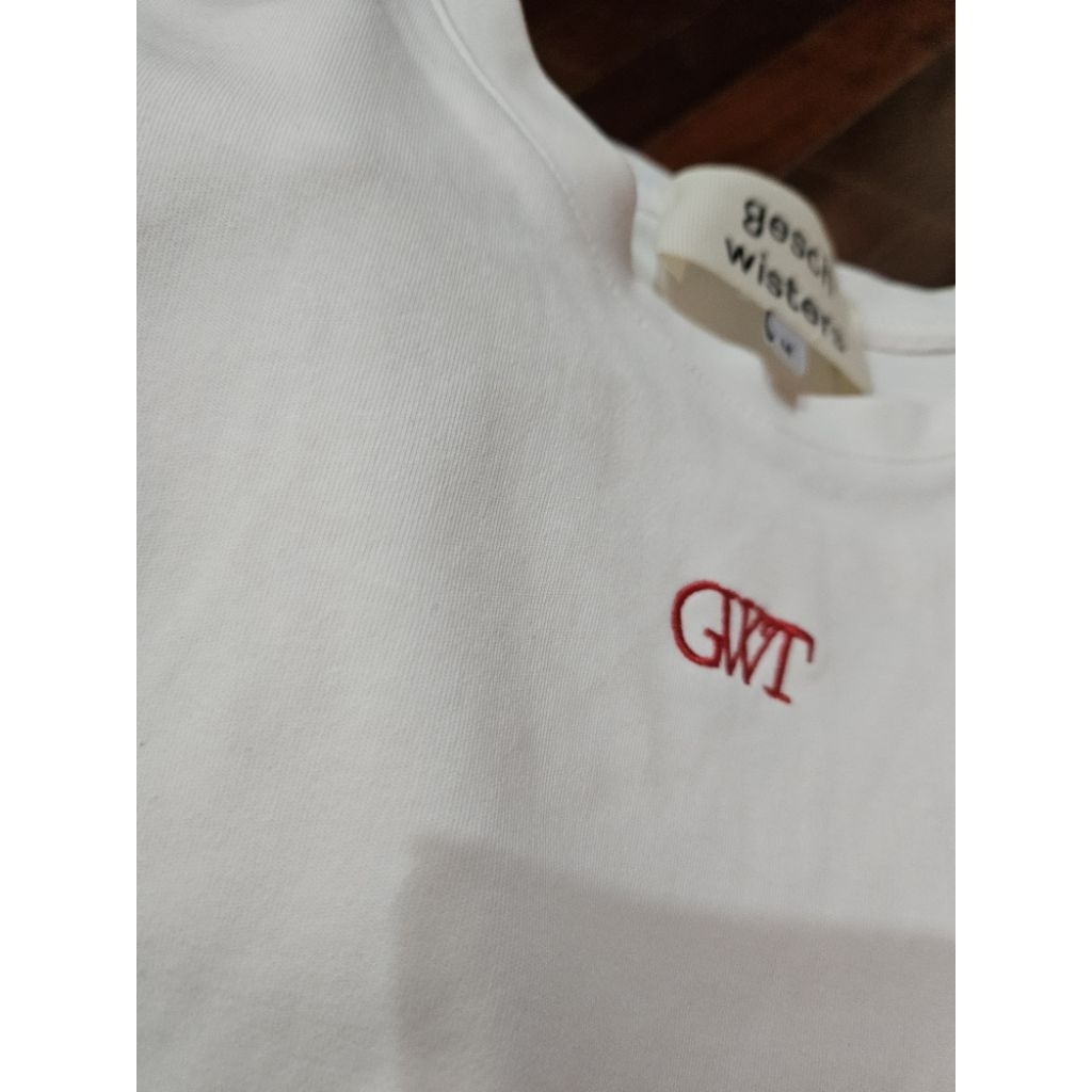 เสื้อยืดแบรนด์ Geschwisters รุ่น GWT Baby Tee ไซส์ M 

