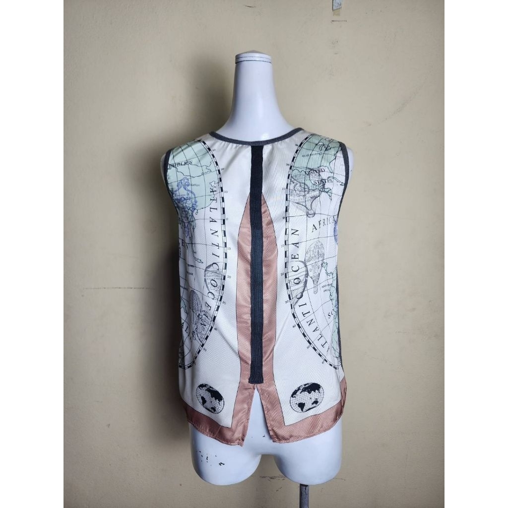 Titilate Valet เสื้อคอกลม แขนกุด แบบสวม