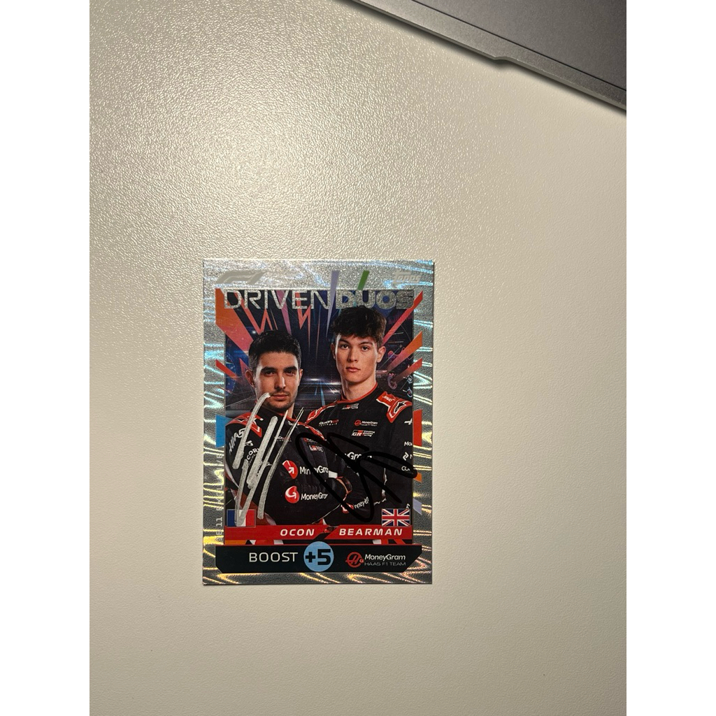 การ์ดนักขับformula1 เซ็นสดงานเปิดตัว haas f1 xsingha ollie and esteban