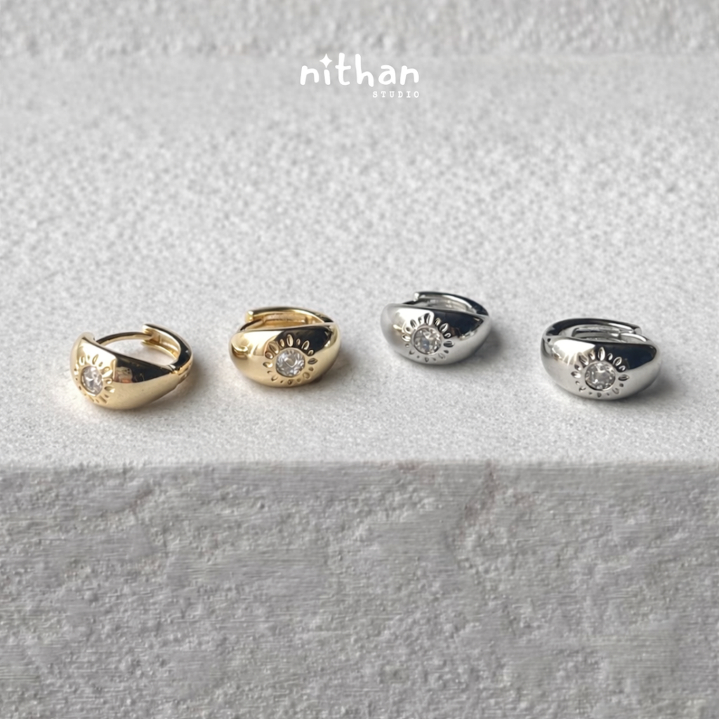 Nithan ต่างหูห่วงฝังคริสตัล I Halo Huggies Earrings I ก้านเงินแท้ 925 Silver Sterling