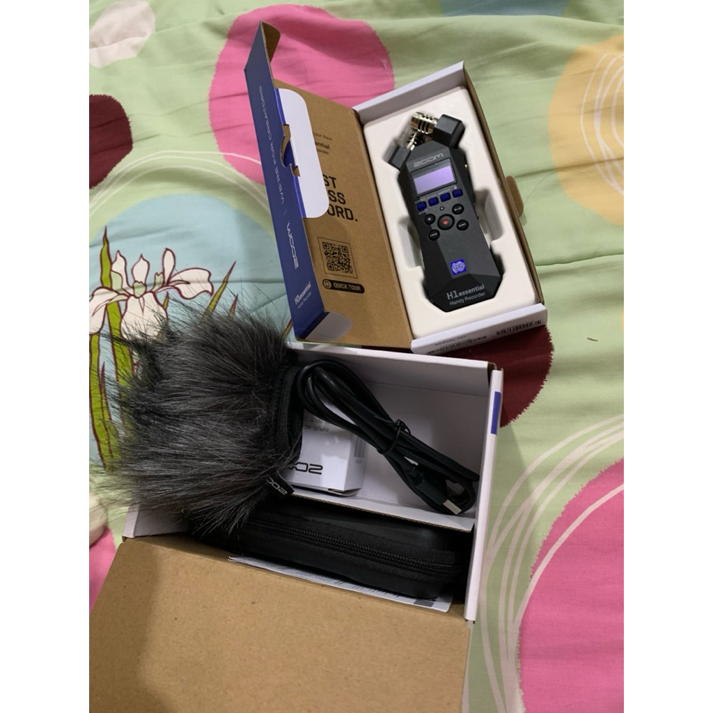 ZOOM H1essential H1N เครื่องบันทึกเสียง เครื่องอัดเสียง พร้อมอุปกรณ์เสริม ครบกล่อง (มือสอง)