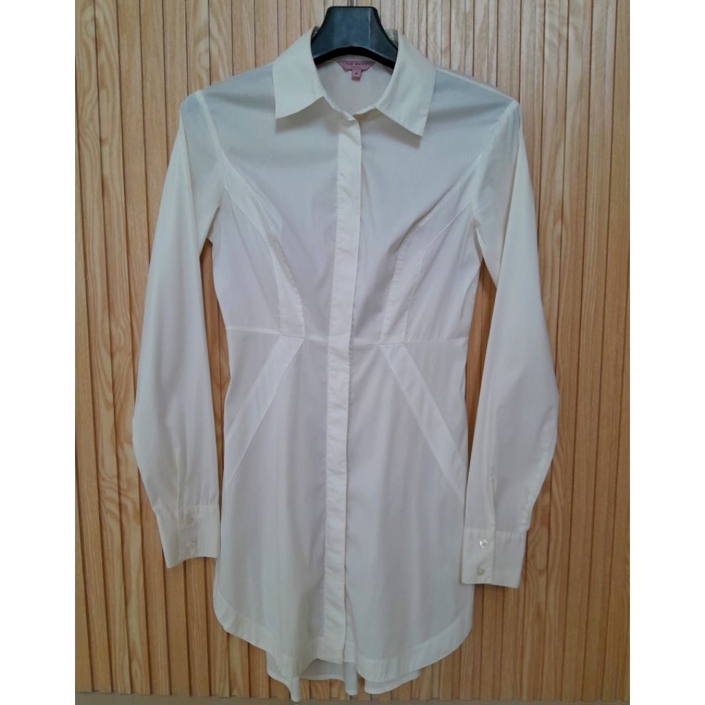 Authentic Ted Baker London - เสื้อเชิ้ตสีขาว ทรงตีเกล็ดเข้ารูป