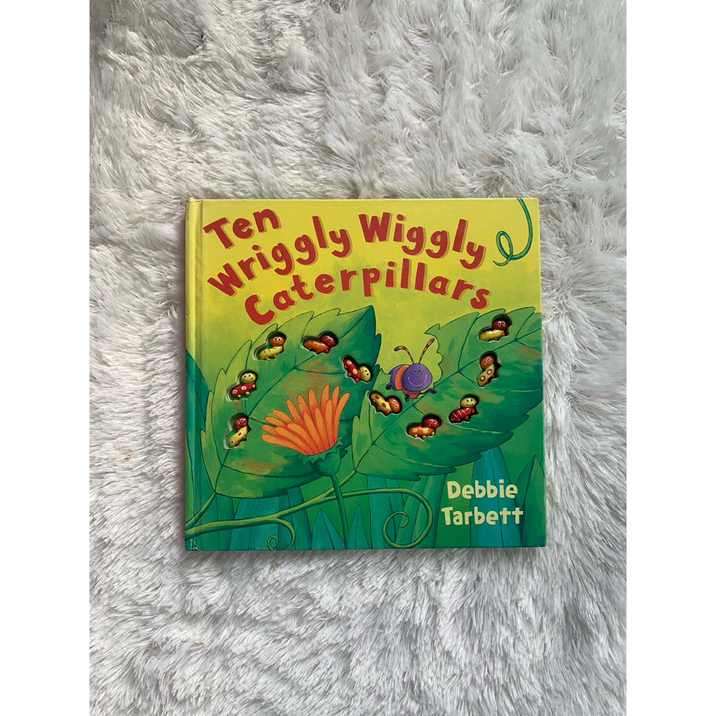 หนังสือมือสอง Ten Wriggly Wiggly Caterpillars. มีลูกเล่นตรงสัตว์จะนูนๆออกมา