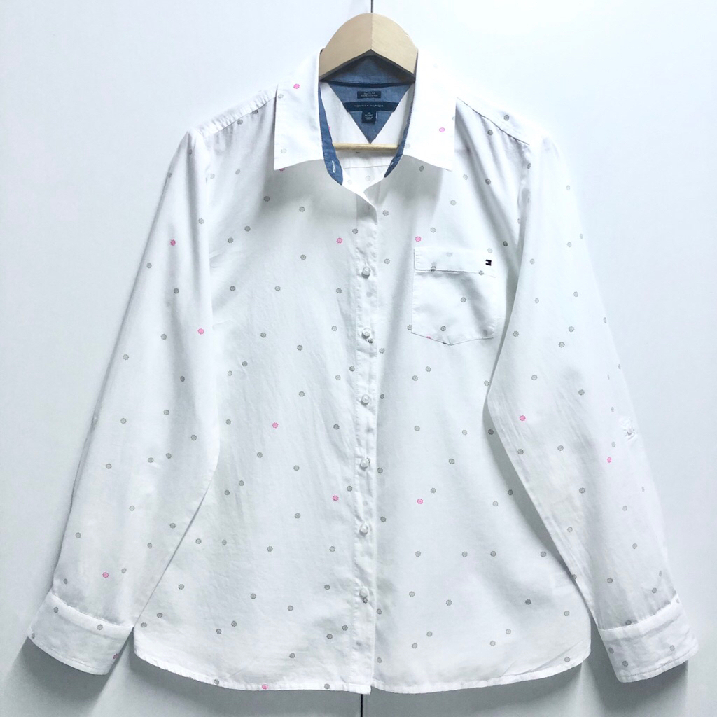 Tommy Hilfiger เสื้อเชิ้ตหญิง แขนยาว สีขาว ป้าย XL มือสอง