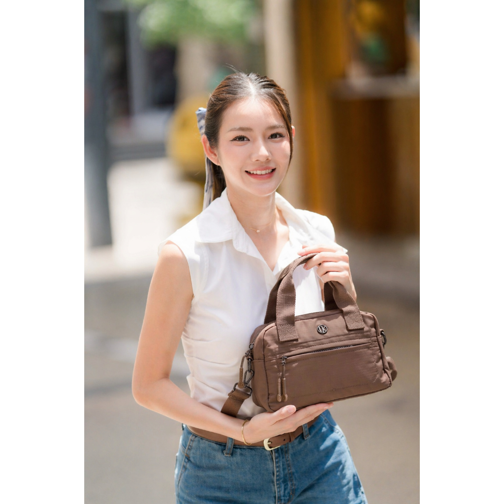 LINGKY กระเป๋าถือ + สะพาย รุ่น LU 7706 มีช่องซิป 3 ช่อง ผ้าร่มสปอร์ต กันน้ำ น้ำหนักเบา (ขนาด 9 นิ้ว)