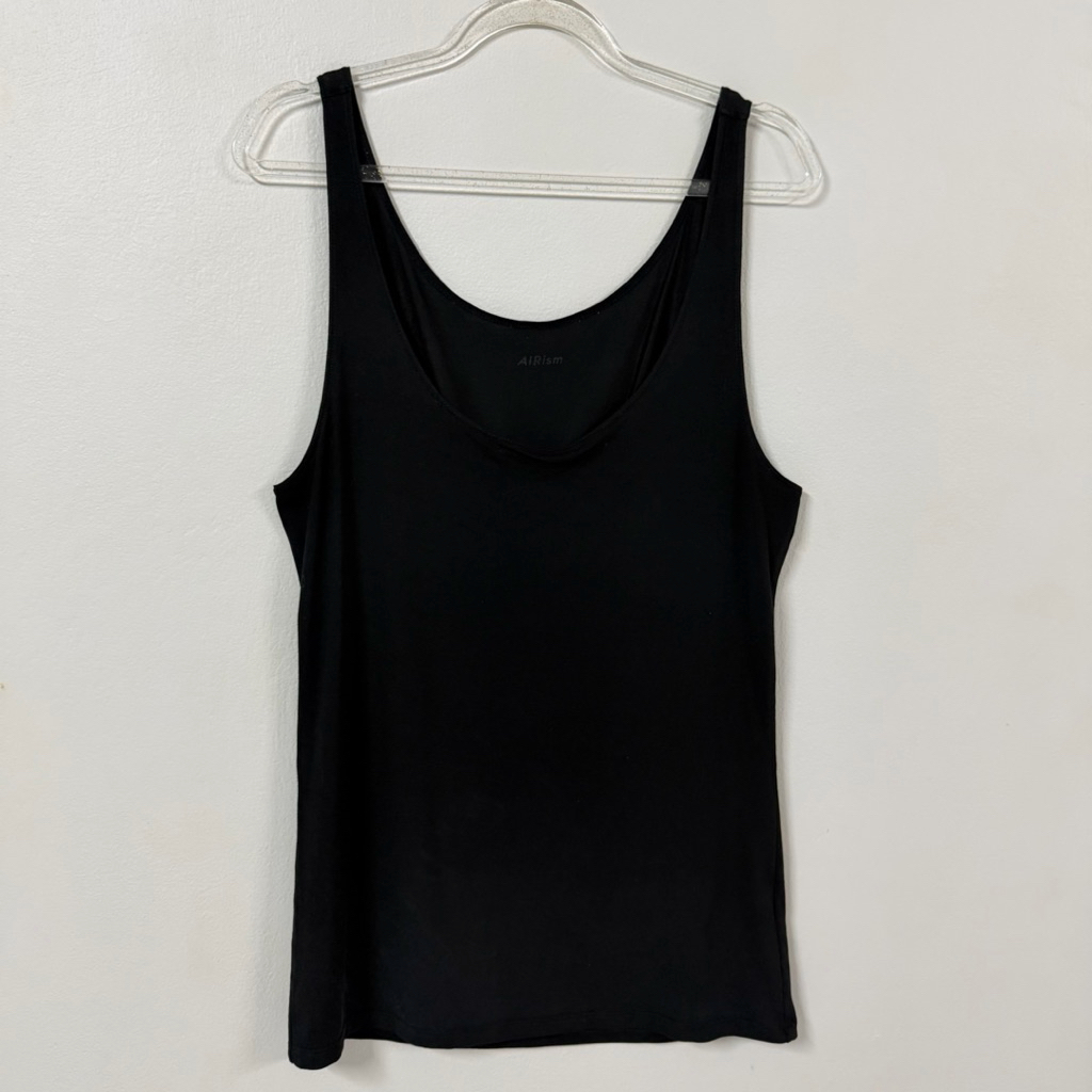 Uniqlo Airism เสื้อกล้าม เสื้อสายเดี่ยวสีดำ เนื้อผ้าระบายอากาศได้ดี เสื้อมือสอง