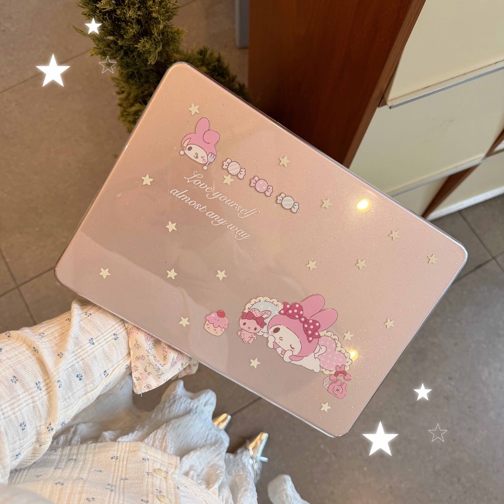 Shesell พร้อมส่ง✨เคส macbook(Glitter)Melody Air13 Air15 Neo13 A3404 เคสสำหรับแมคบุ๊คใส  Pro13/14/16