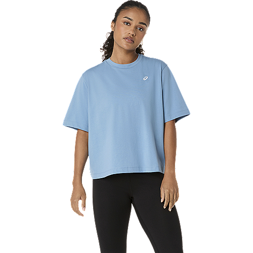 ASICS :  2032D381.400 ASICS SPIRAL EMBROIDERY RELAXED TEE WOMEN เสื้อคอกลมผู้หญิง