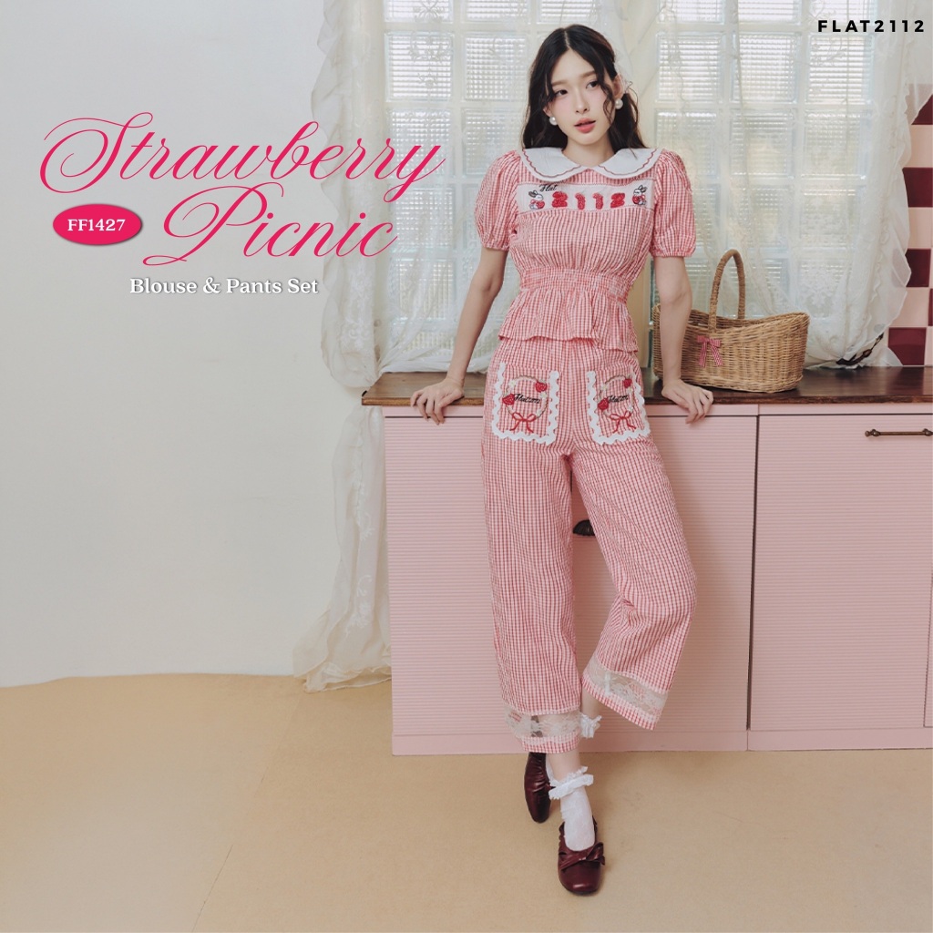FLAT2112 : STRAWBERRY PICNIC BLOUSE & PANTS SET ชุดเซ็ตลายสก็อตแดง ชุดสองชิ้นผู้หญิง ชุดเซ็ตใส่เที่ยวคาเฟ่ (FF1427)