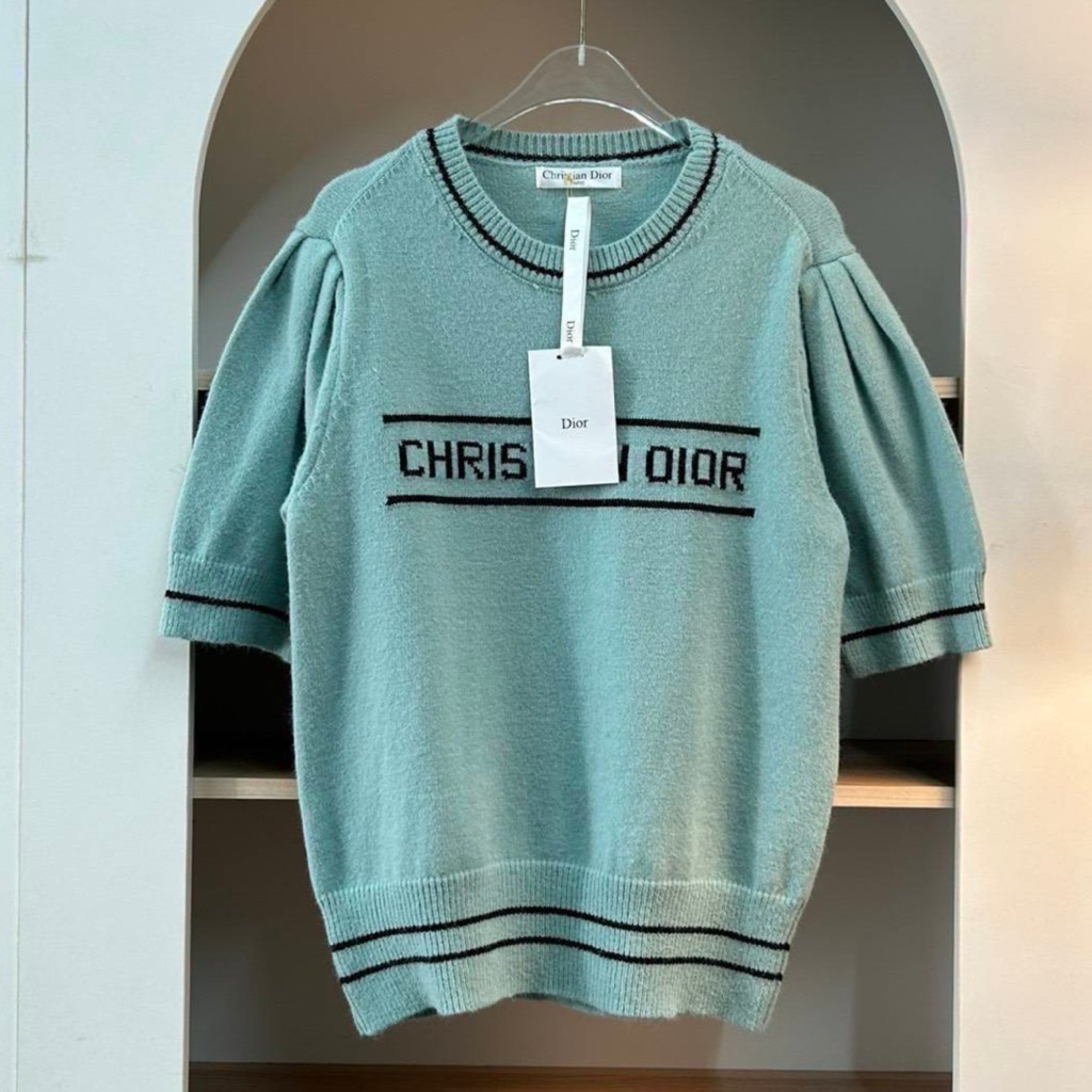 เสื้อไหมพรมแขนพองดีไซน์หรู ผ้าหนานิ่มเหมาะสำหรับใส่ไปเที่ยวบนเขาและน้ำตกช่วงนี้