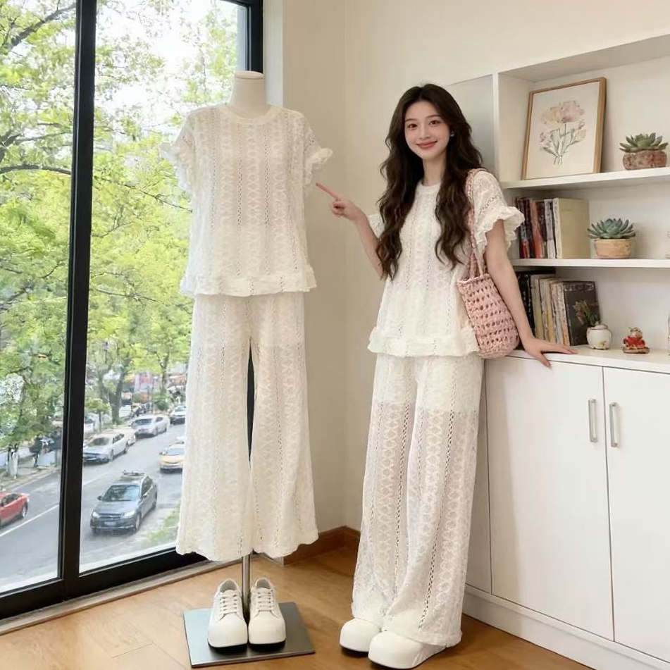 Swan shop ชุดเซ็ตผู้หญิง เสื้อไหมพรมลายฉลุ แขนสั้น + กางเกงขายาวทรงหลวม เอวยางยืด สไตล์เกาหลี ใส่สบาย น่ารัก