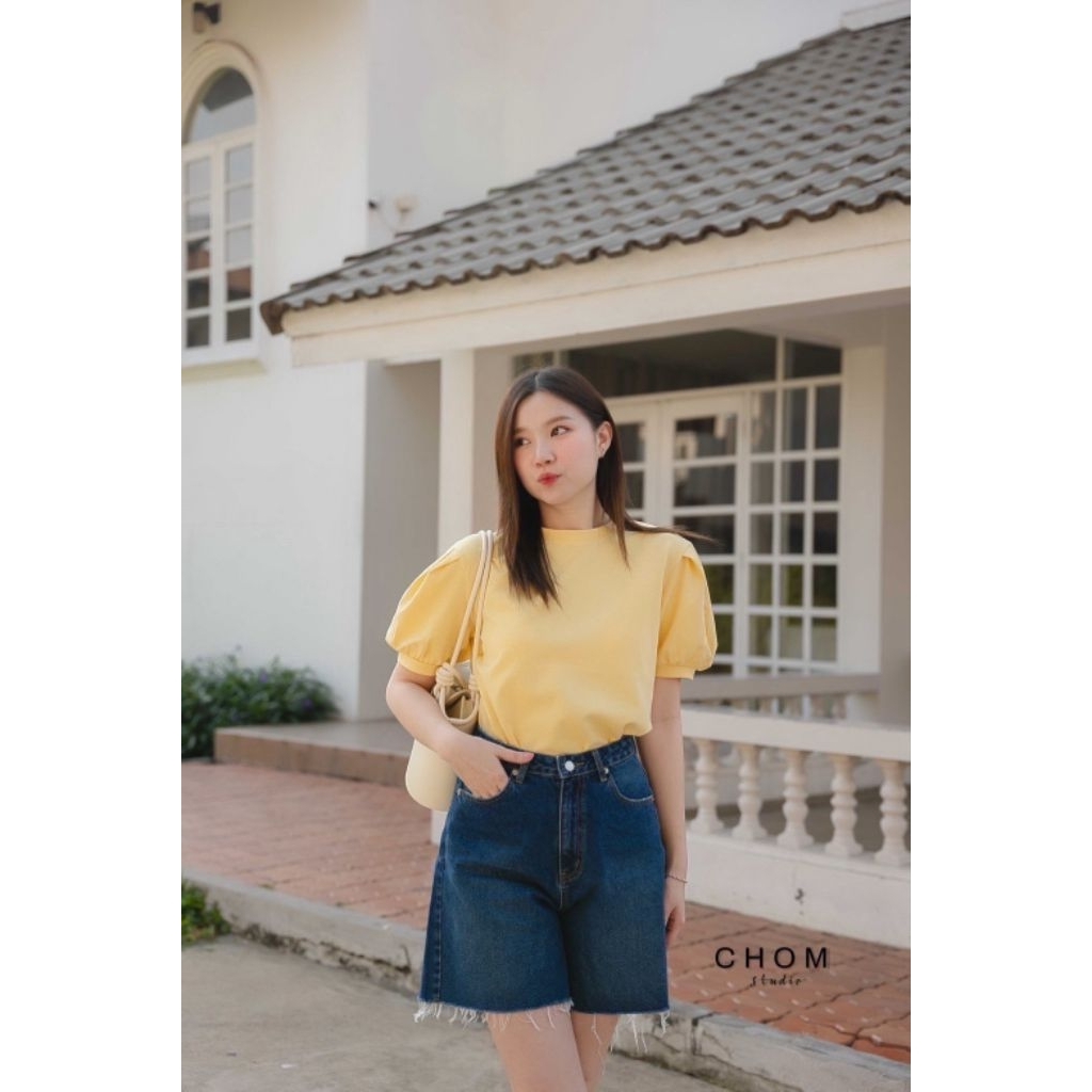 เสื้อยืดดีไซน์สุดเก๋ แขนพองตุ๊กตาสุดละมุน เพิ่มกิมมิคผ่าข้าง