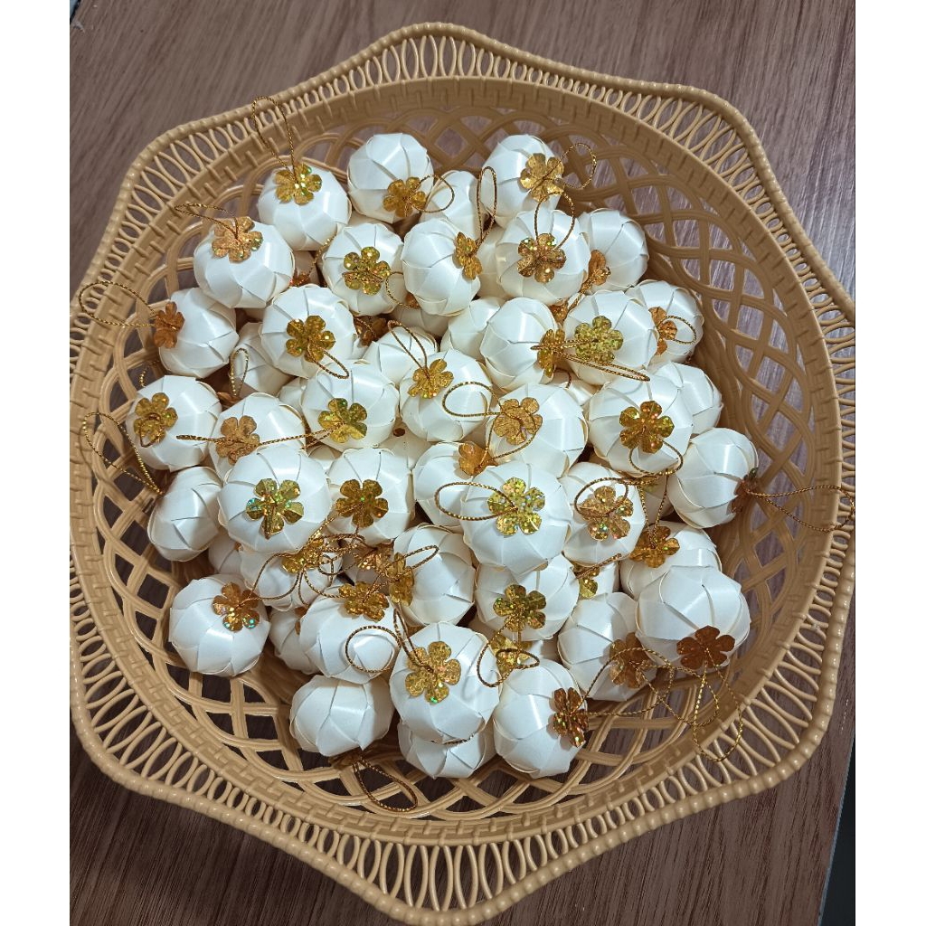 เหรียญโปรยทานลูกส้มสีครีม(สินค้าเป็นงานตัวเปล่าลูกค้าสามารถนำไปใส่เหรียญเองได้ค่ะ)มีแบบ 50 ลูกและ 100 ลูก