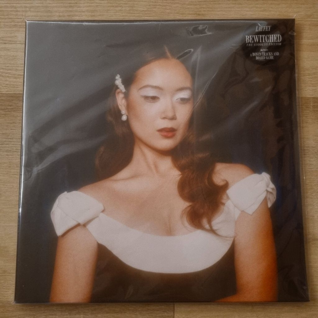 (2LP) Laufey - Bewitched: The Goddess Edition Vinyl แผ่นเสียงในซีลมือหนึ่ง **อ่านรายระเอียดก่อนสั่งซ
