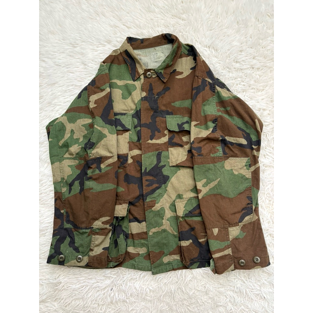 เสื้อทหารแขนยาว USA Woodland Medium Regular ผ้าด้าน รอบอก48”ยาว27”ไหล่18”แขน24” มือสองของแท้ ตามภาพ 