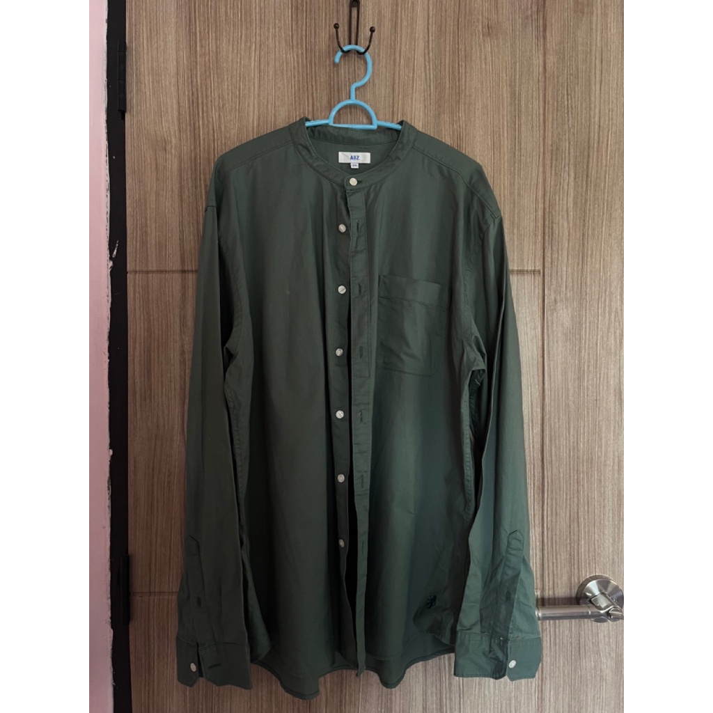 เสื้อเชิ้ตสีเขียวเข้ม AIIZ
