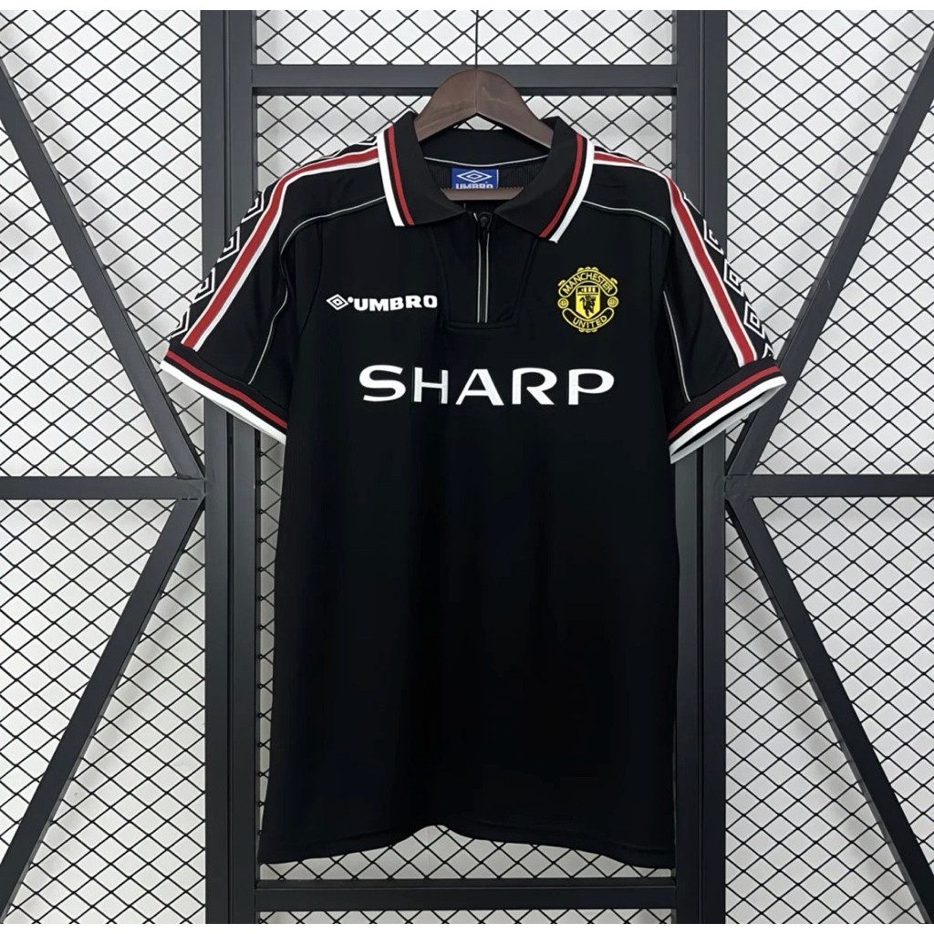 Retroเสื้อกีฬาฟุตบอลงานเรโทมีแต่เสื้อไม่มีกางเกง
