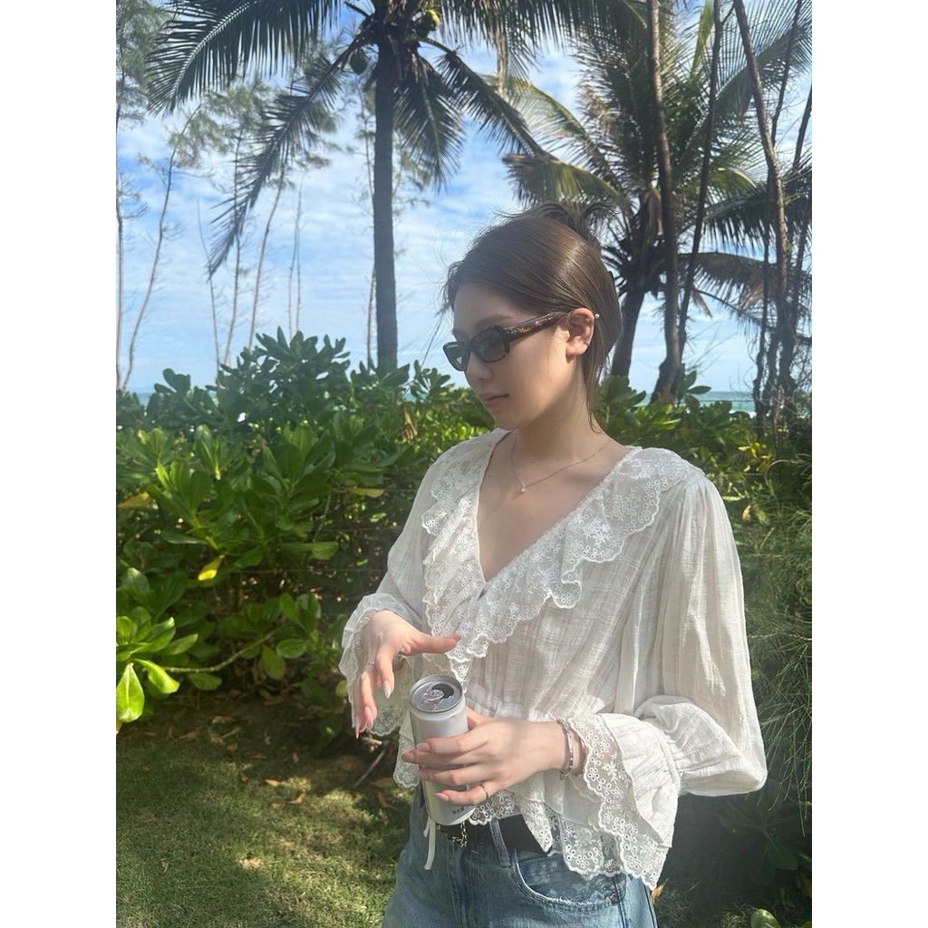 เสื้อเเขนยาวเเต่งลูกไม้ สวยหวานละมุน