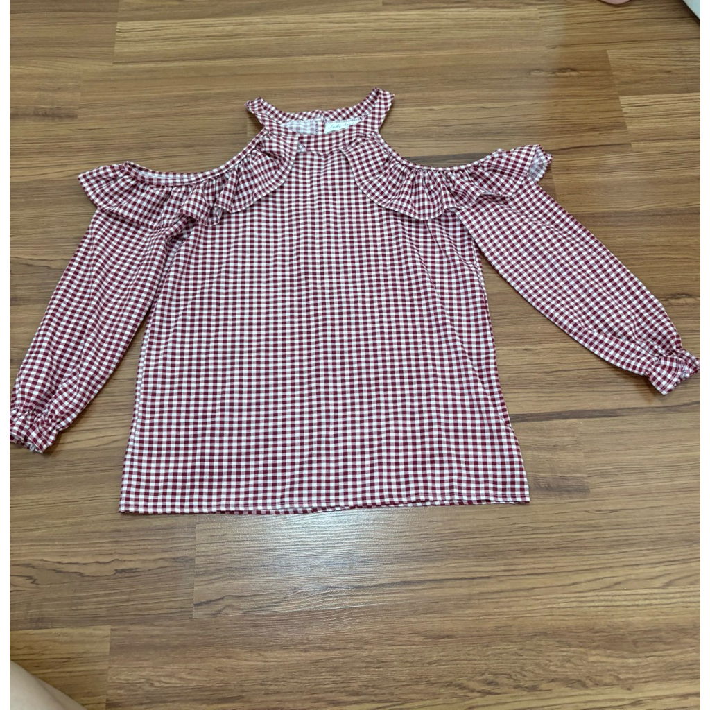 ส่งต่อ เสื้อเว้าไหล่ l11