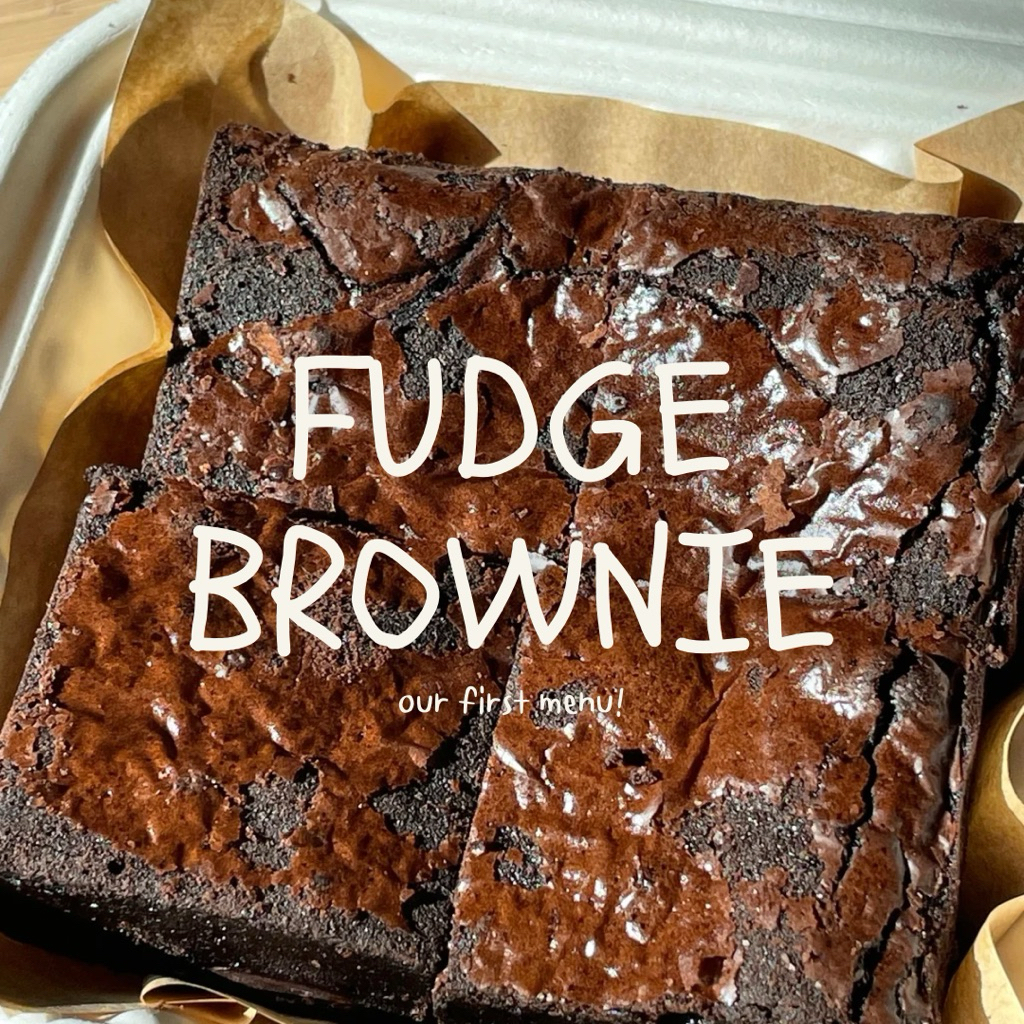 Signature Fudge Brownie - ฟัดจ์บราวนี่เข้มข้นเนื้อหนึบ (กล่องละ 4 ชิ้น)