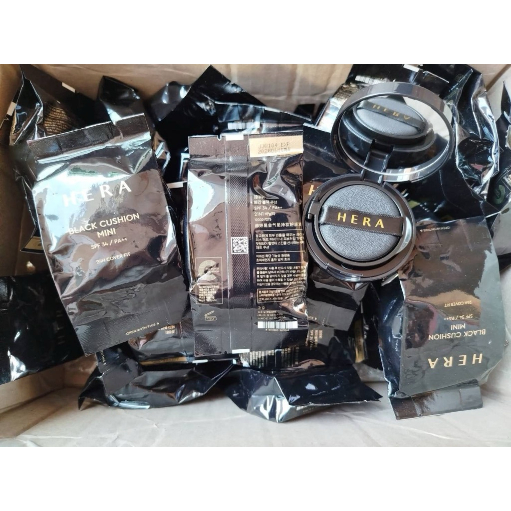 มินิคุชชั่นรองพื้น HERA Black Cushion Foundation 5g. เบอร์ 21N1 เหมาะสำหรับผิวขาวเหลือง