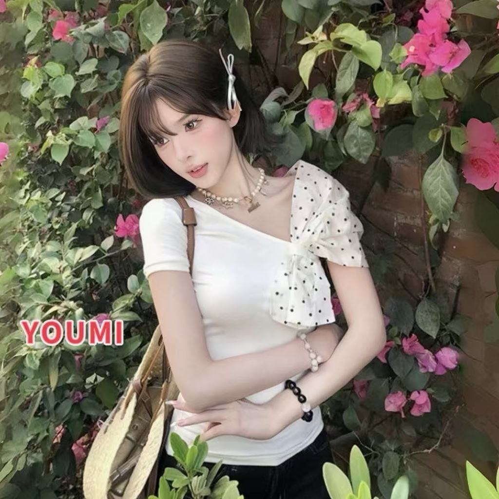 YOUMI 2สี เสื้อท่อนบน ลายจุด ปาดไหล่ข้างเดียว ดีไซน์น่ารัก สไตล์เกาหลี ใส่สวย