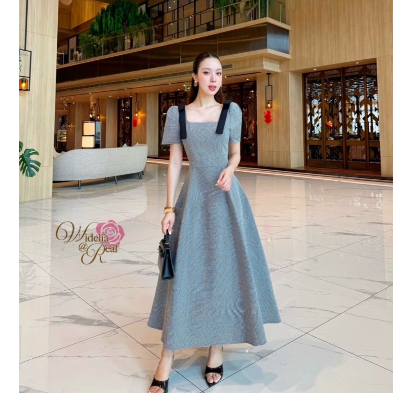 Widelia สีเทาดำ Scot grey dress เดรสยาว ลายสก๊อต แขนสั้น อกเหลี่ยม แต่งโบว์ที่ไหล่ มีซับใน รีดเพชรลงบนตัวเนื้อผ้า