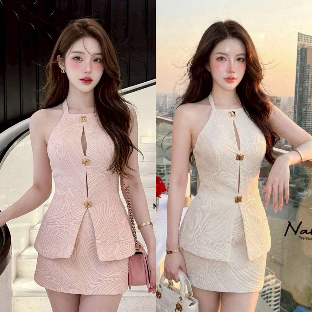 Nalinn Set 2 ชิ้น เสื้อคล้องคอเปิดไหล่ โชว์ด้านหลัง ด้านหน้าผ่ากลางเล็กๆ ติดอะไหล่สีทอง