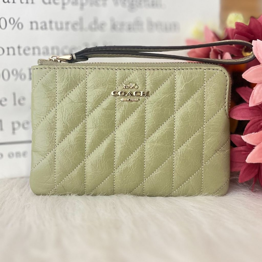 คล้องมือ 1 zip S Corner Zip Wristlet With Quilting CEF80