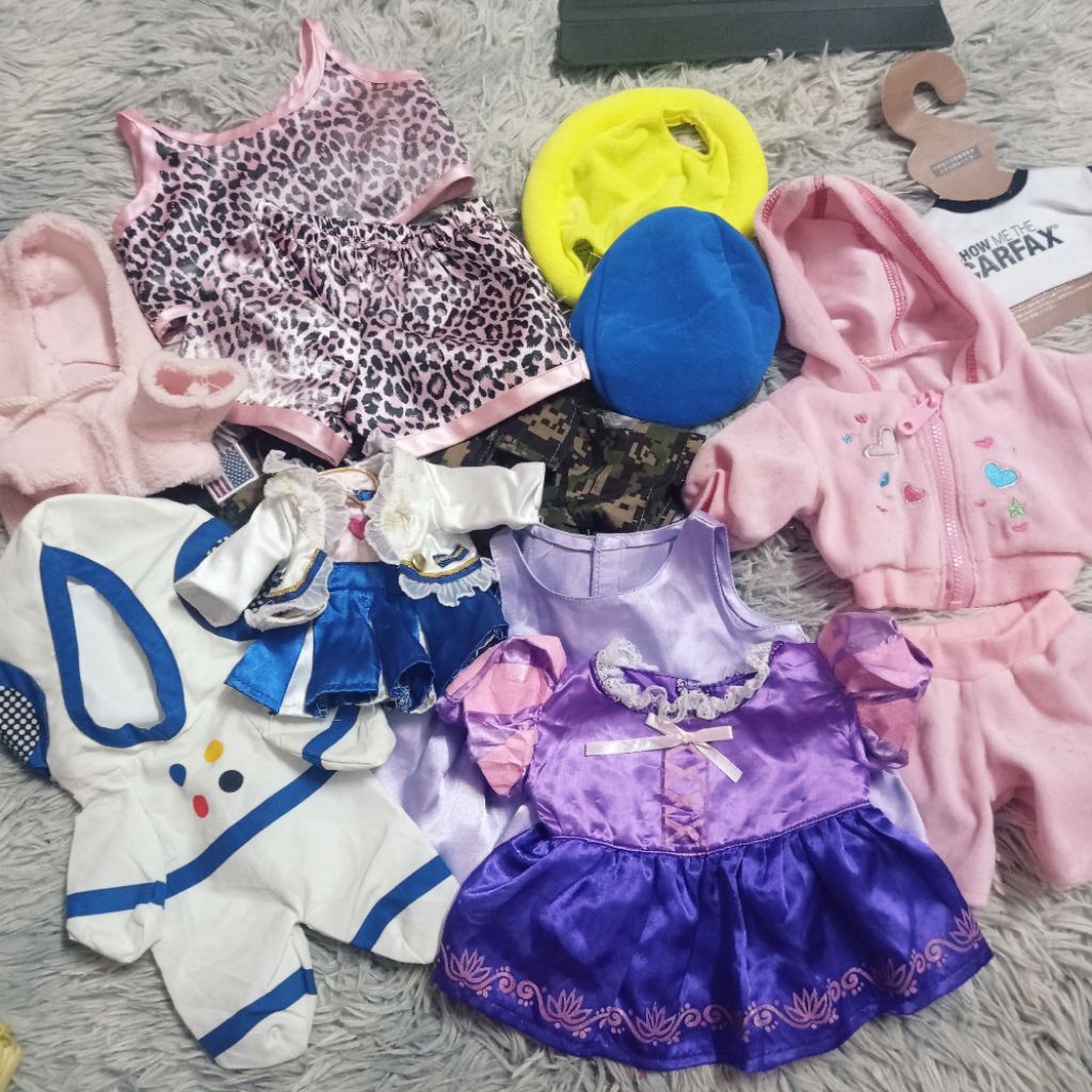 ชุดตุ๊กตาหมีขนาดคละไซต์ส่วนใหญ่ของ Build-A-Bear
