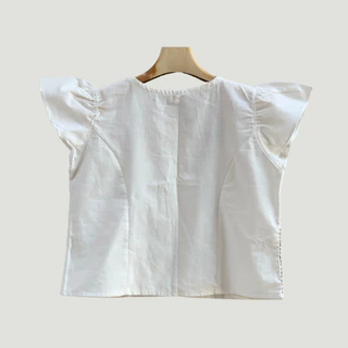 เสื้อผ้าฝ้ายคอกลม แขนระบาย ปักดอกแฮนด์น่ารัก มีกระเป๋า 2 ข้าง ใส่สบาย อก 36-42 นิ้ว 🌸🌿