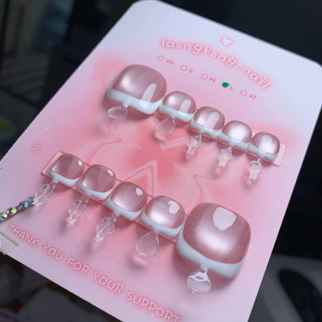 𝓵𝓪𝓸𝓷𝓰𝓯𝓸𝓷𝓰.𝓷𝓪𝓲𝓵 เล็บปลอมสำเร็จรูป 𐐪◡̎ สีลูกแก้วชมพูปลายขาว 🌸 𝐊𝟎𝟐(แบบทรงเล็บเท้า)♔เปลี่ยนสี เปลี่ยนทรงเล็บได้