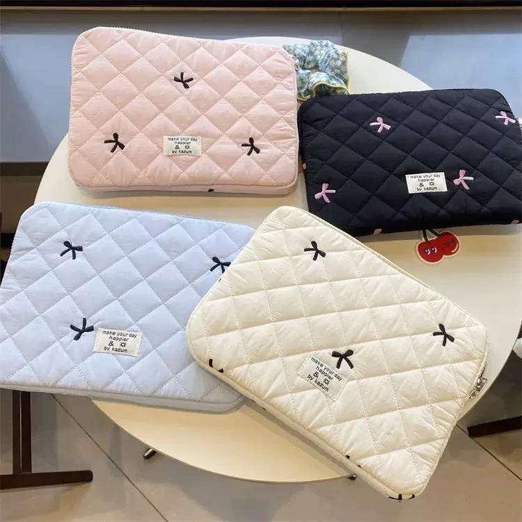 กระเป๋าใส่แล็ปท็อป แท็บเล็ต ลายโบว์ รุ่น BOW01 เนื้อผ้านุ่มนิ่ม งานปัก ลายน่ารัก สไตล์เกาหลี น้ำหนักเบา (3 ขนาด 4 สี)