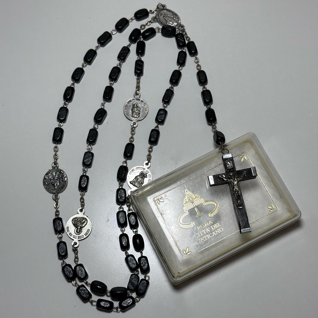 สร้อยประคำ (Rosary) ที่มาจาก นครรัฐวาติกัน (Vatican City) ในกรุงโรม ประเทศอิตาลีแท้ล้าน%