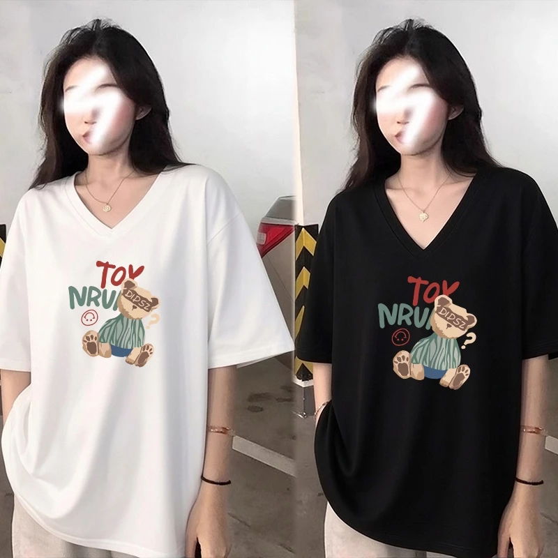 เสื้อยืดแขนสั้นคอวีทรงหลวมตัวนี้ออกแบบมาโดยเฉพาะสำหรับผู้หญิงไซส์ใหญ่ และเหมาะอย่างยิ่งสำหรับผู้ที่มีรูปร่างอวบอิ่ม เป็น