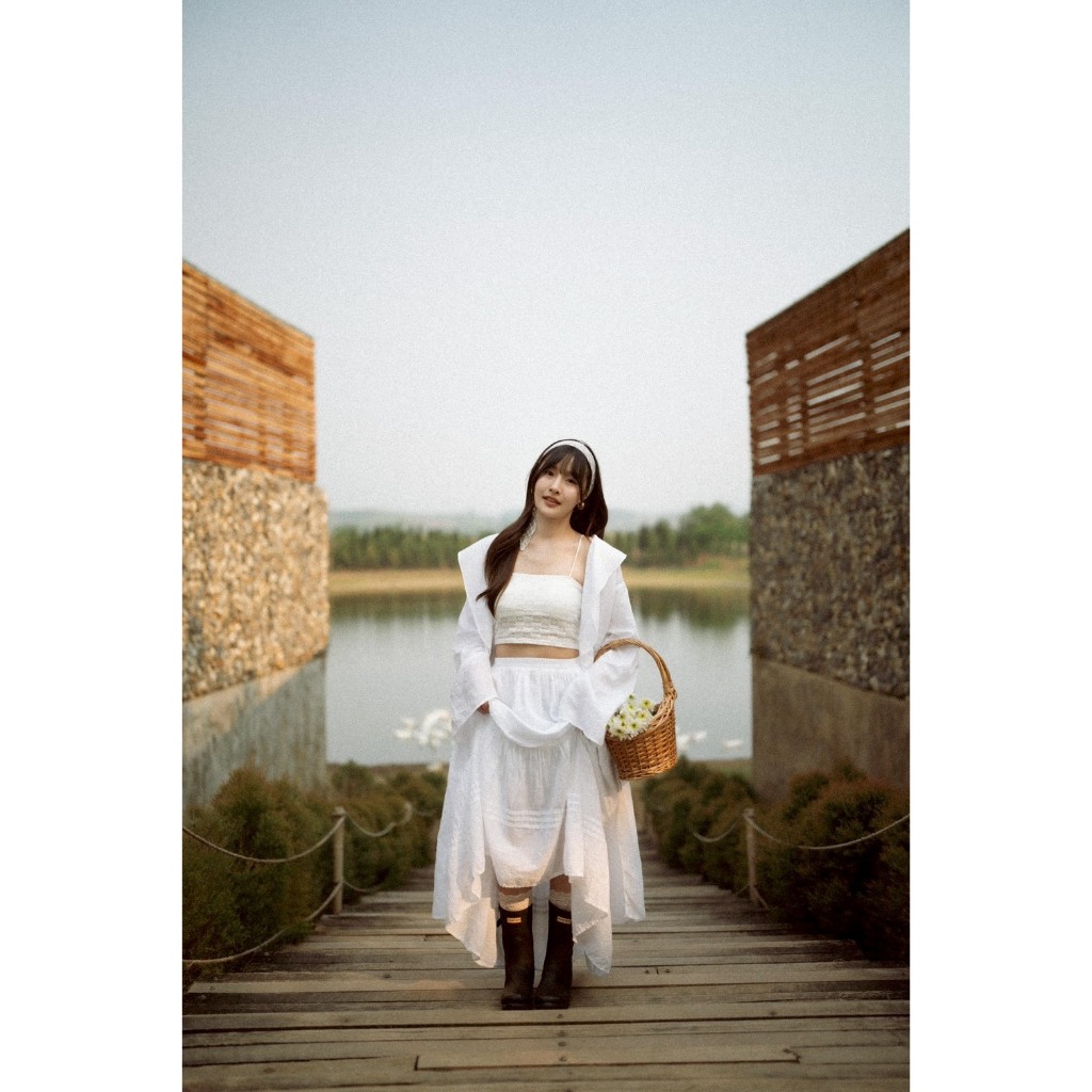 Tiwa ทิวา เสื้อคลุมยาวคอระบาย