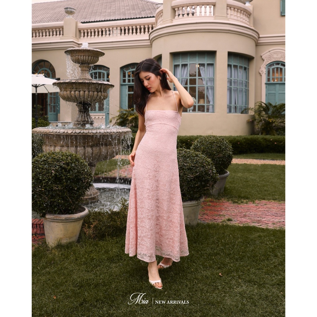 Fabrique.co - Mia Maxi Dress เดรสยาว เดรสออกงาน เดรสไปคาเฟ่ แฟชั่นผู้หญิง เดรสแฟชั่น เดรส เดรสชมพู เดรสขาวยาว